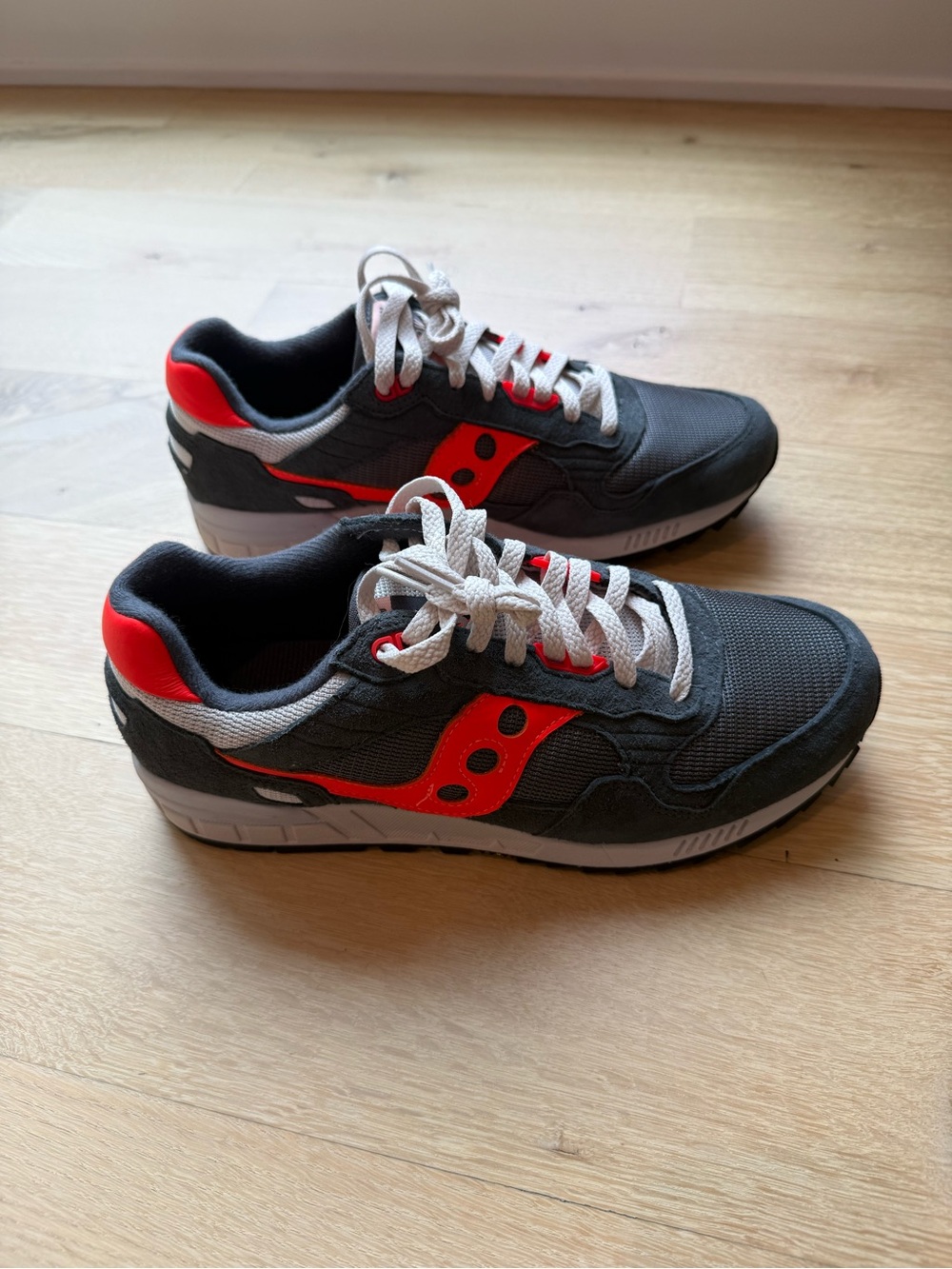 Saucony Shadow 5000 - never worn - 9.5